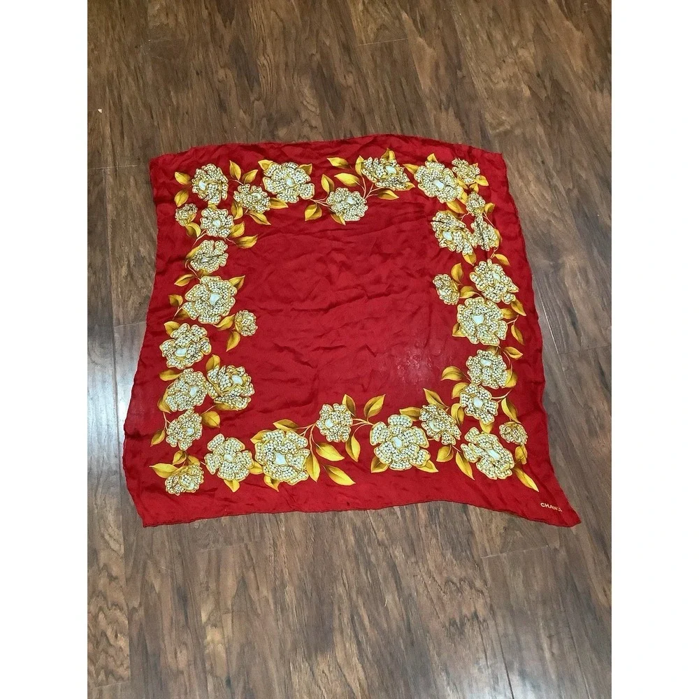 Chanel Silk Scarf : Floral